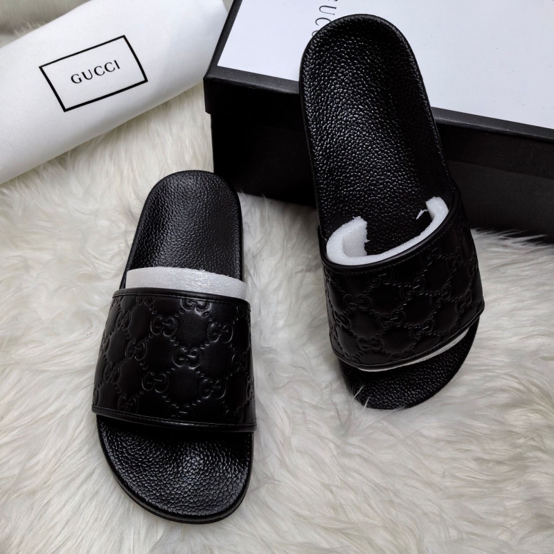 G*u*i slippers